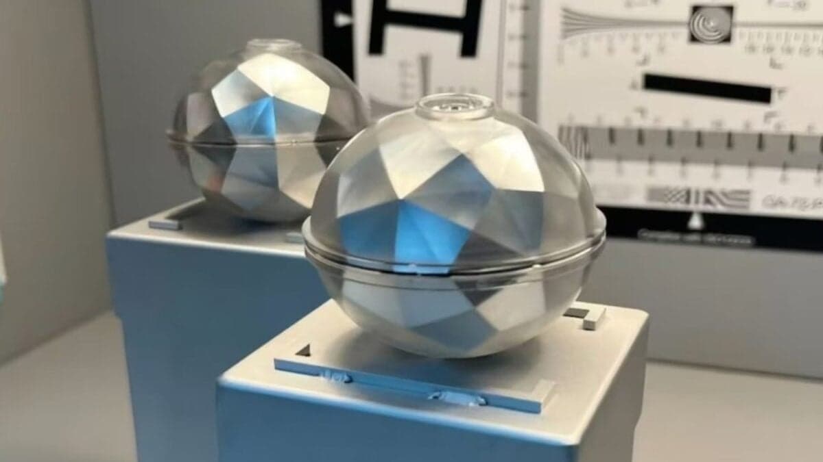 El invento japonés que revoluciona la energía solar tradicional. Células esféricas multidimensionales que captan luz desde cualquier dirección y desafían al panel plano clásico