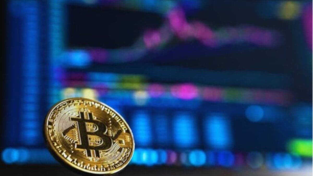 Bitcoin vuelve a compararse con el oro en plena corrección del mercado. JPMorgan explica por qué ahora la criptomoneda resulta más atractiva a largo plazo