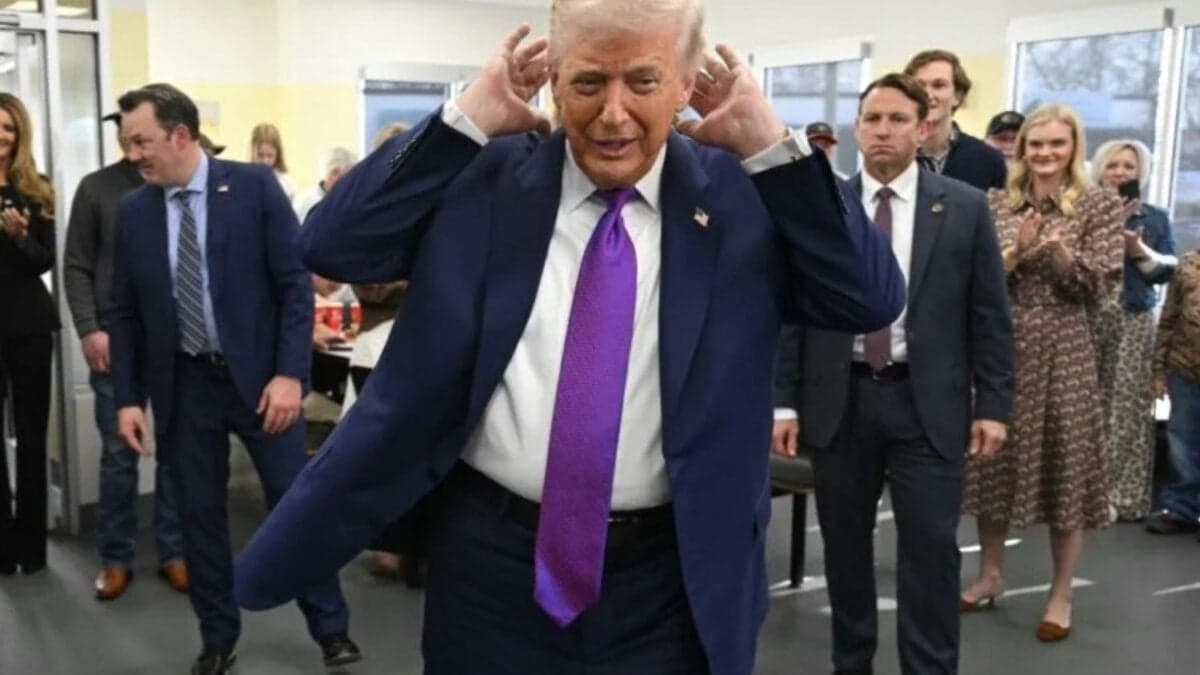 Trump afirma que Obama filtró inteligencia confidencial cuando dijo que existen los alienígenas