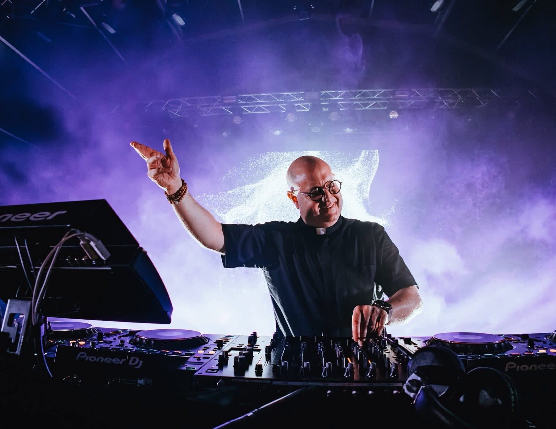 En portada de Febrero: Padre Guilherme