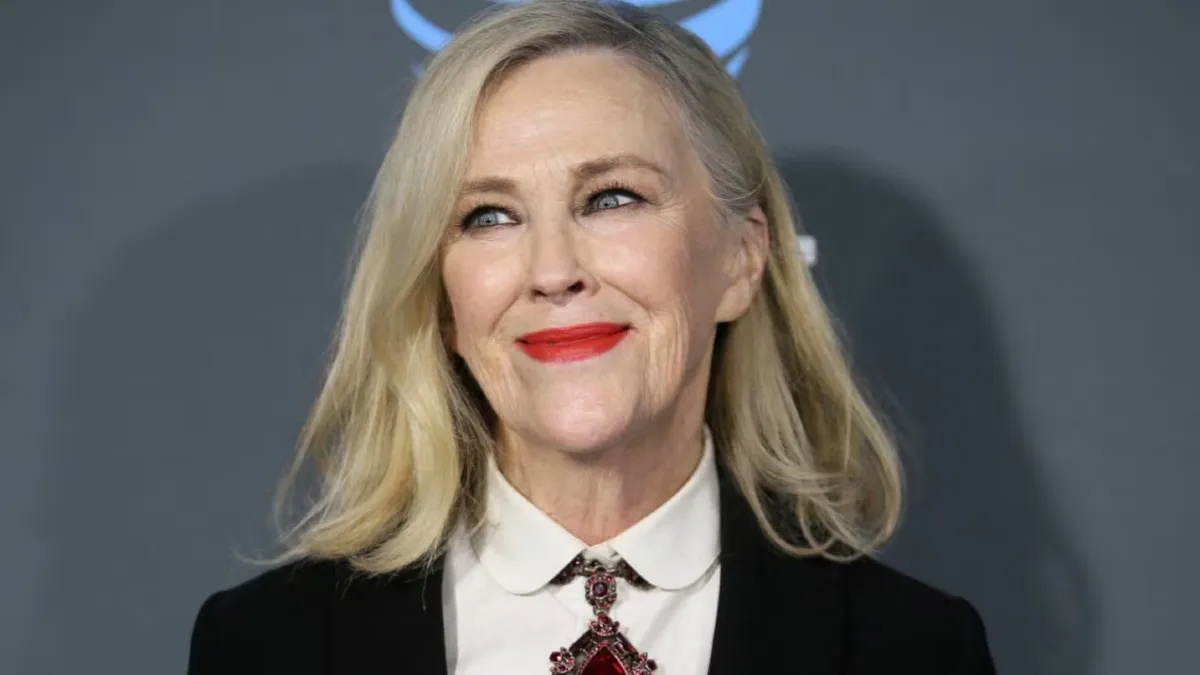 Qué es el situs inversus, la extraña enfermedad congénita que tenía Catherine O’Hara