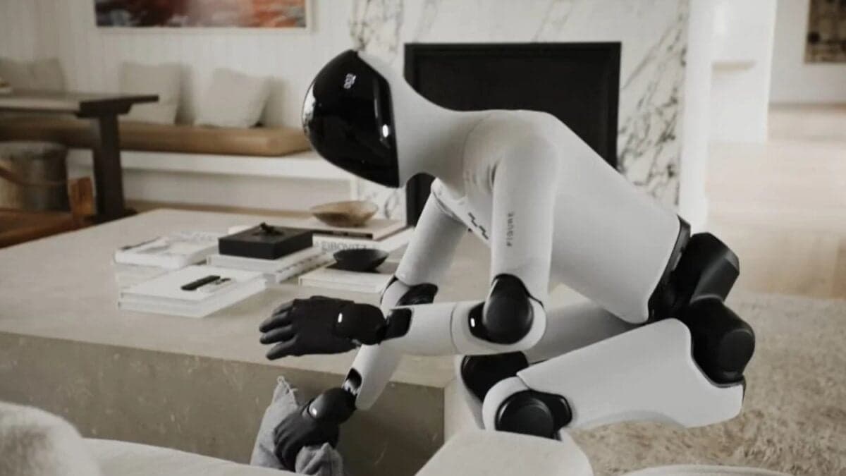 Figure acaba de mostrar su robot humanoide limpiando y ordenando una sala como si fuera una persona. La escena resume el futuro que la industria lleva años prometiendo