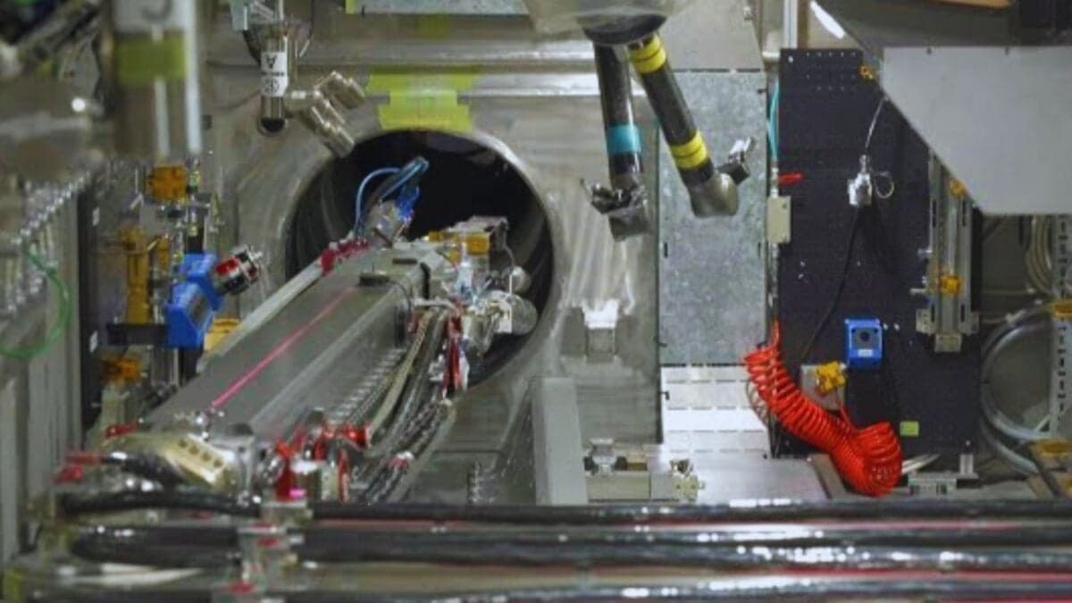 Japón acaba de desplegar un brazo robótico de 22 metros dentro de Fukushima. Su misión es acercarse a uno de los lugares más radiactivos del planeta y recoger muestras del combustible fundido