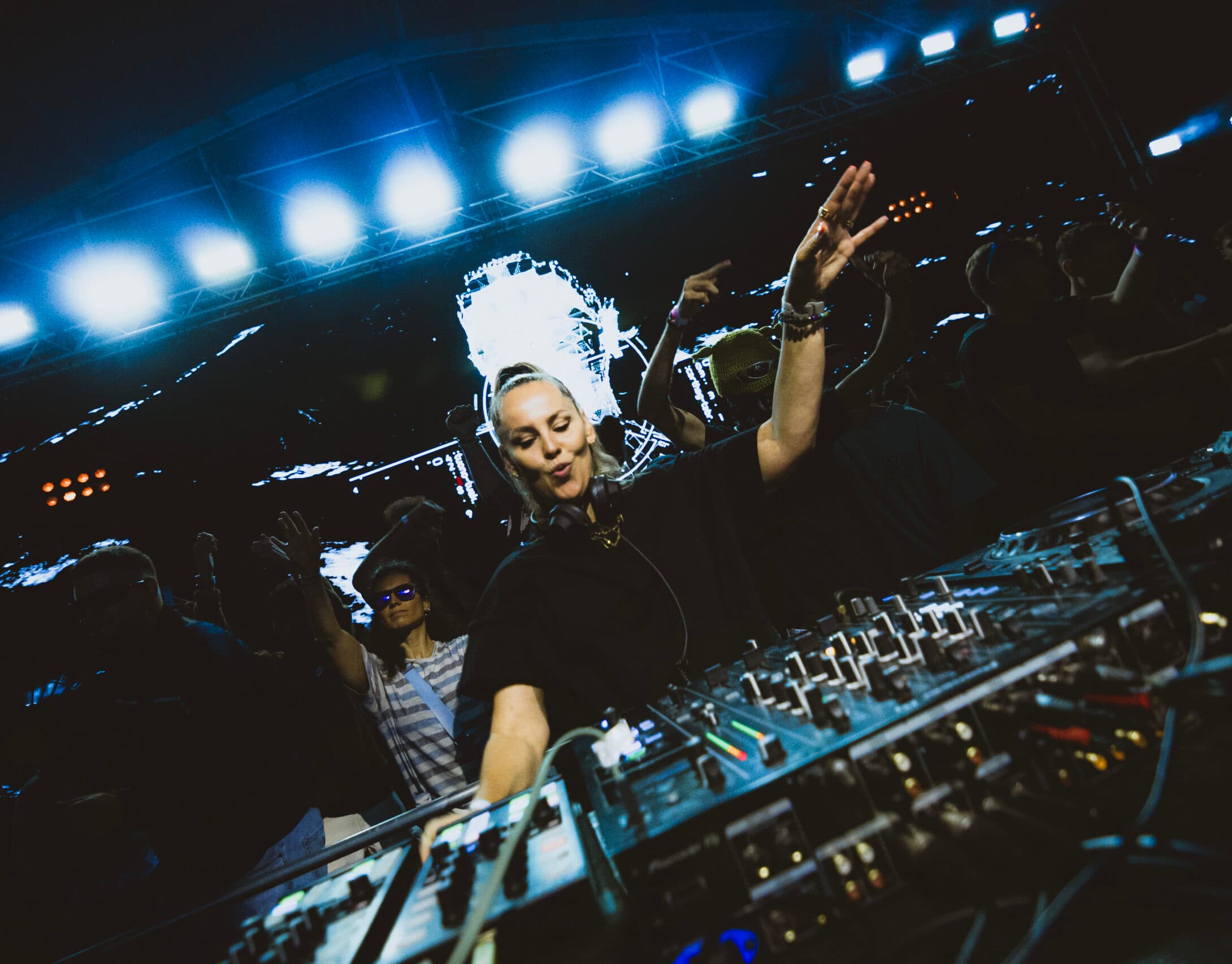 SHEILA COMIENZA EN 2026 UN NUEVO CAPÍTULO,PRESENTA DOS TEMAS Y SU PROYECTO ELEVATE