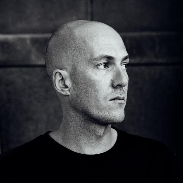 Julian Jeweil presenta su nuevo sello discográfico Pluriel Records