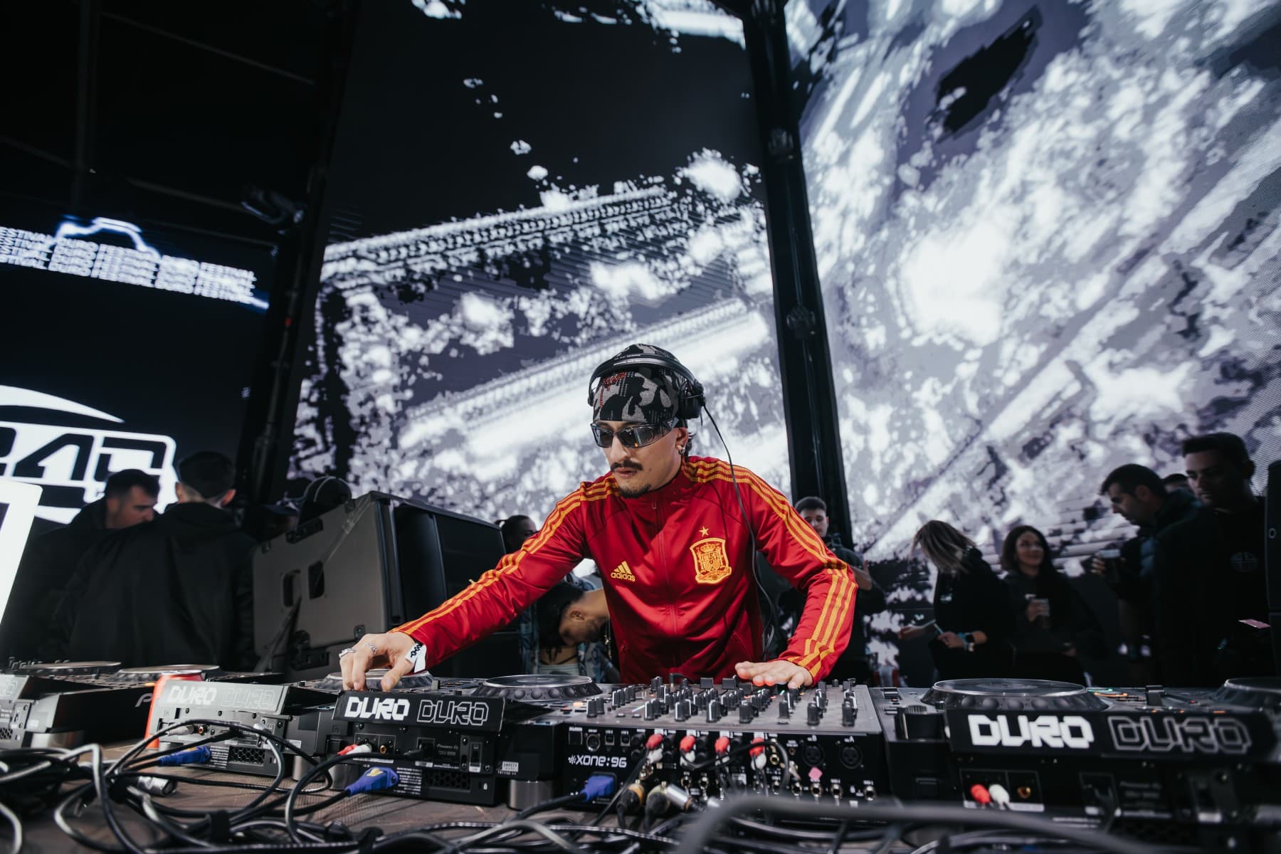 Adrián Mills, aterriza en Sevilla para ponerla a 240Km/h