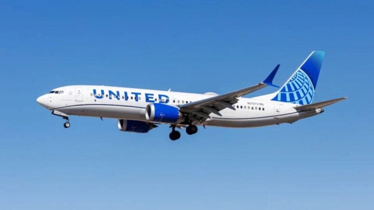 Nueva política en United Airlines que podría impedir que tomes tu vuelo