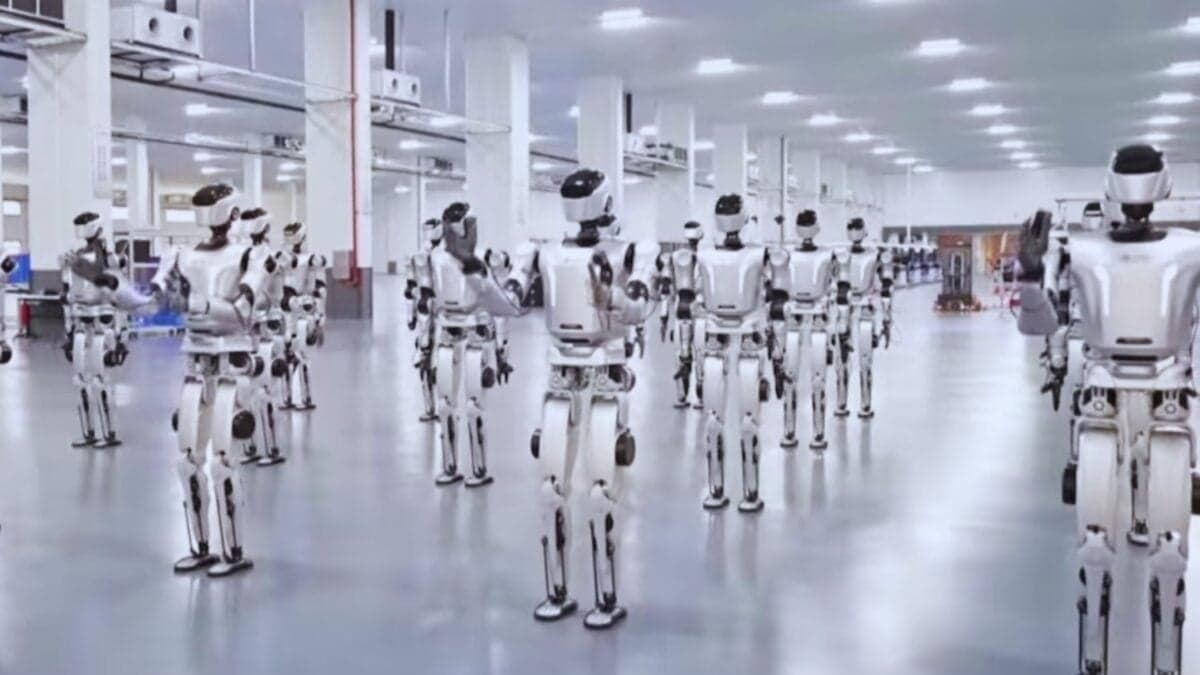 Una nueva planta en China produce un robot humanoide cada 30 minutos, enfocándose en la industria automotriz y de electrodomésticos