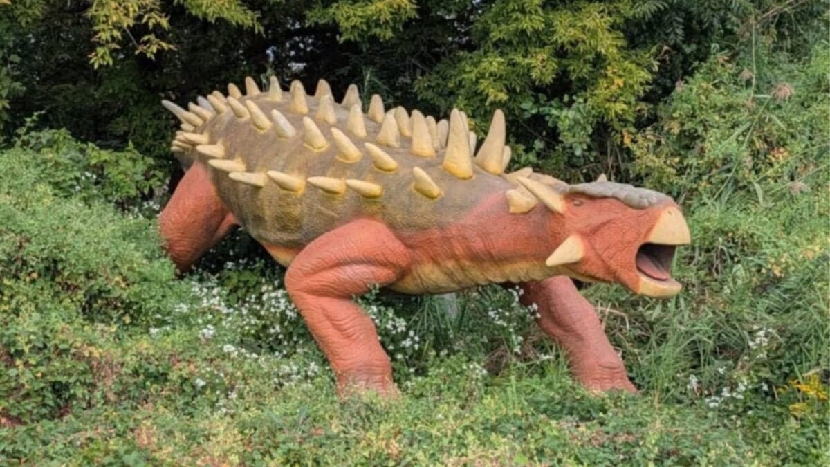 Venden dinosaurios animatrónicos en Facebook Marketplace por el cierre de un parque temático