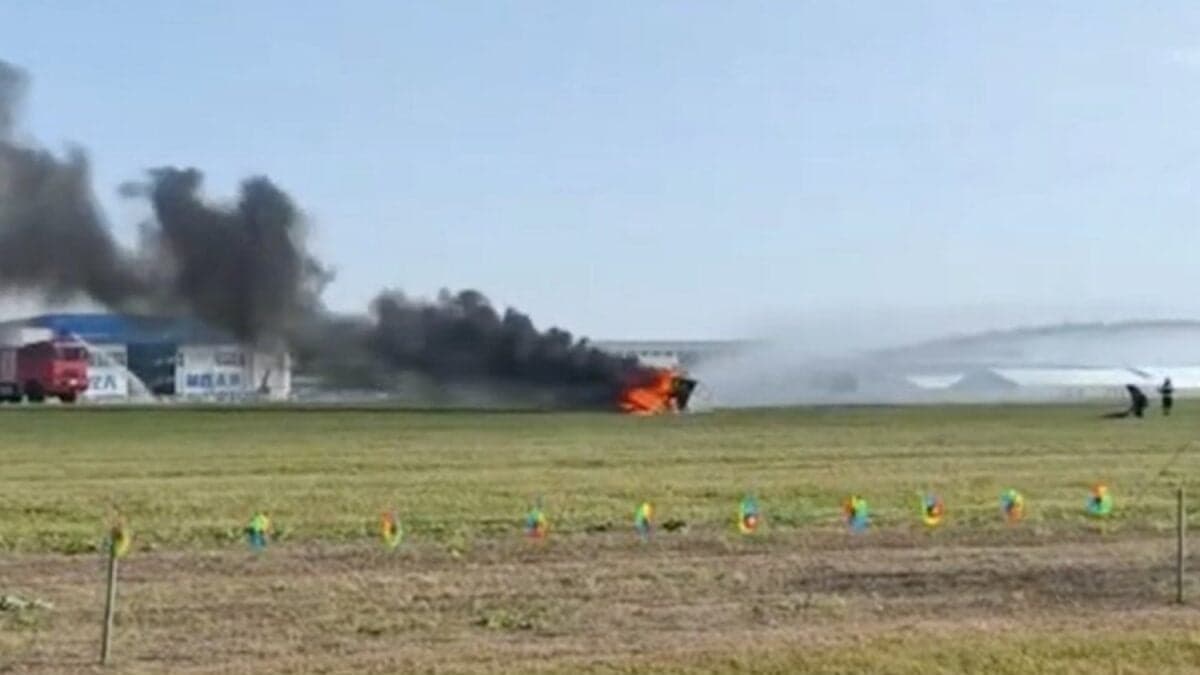 Chocan dos coches voladores en China durante el ensayo de un espectáculo