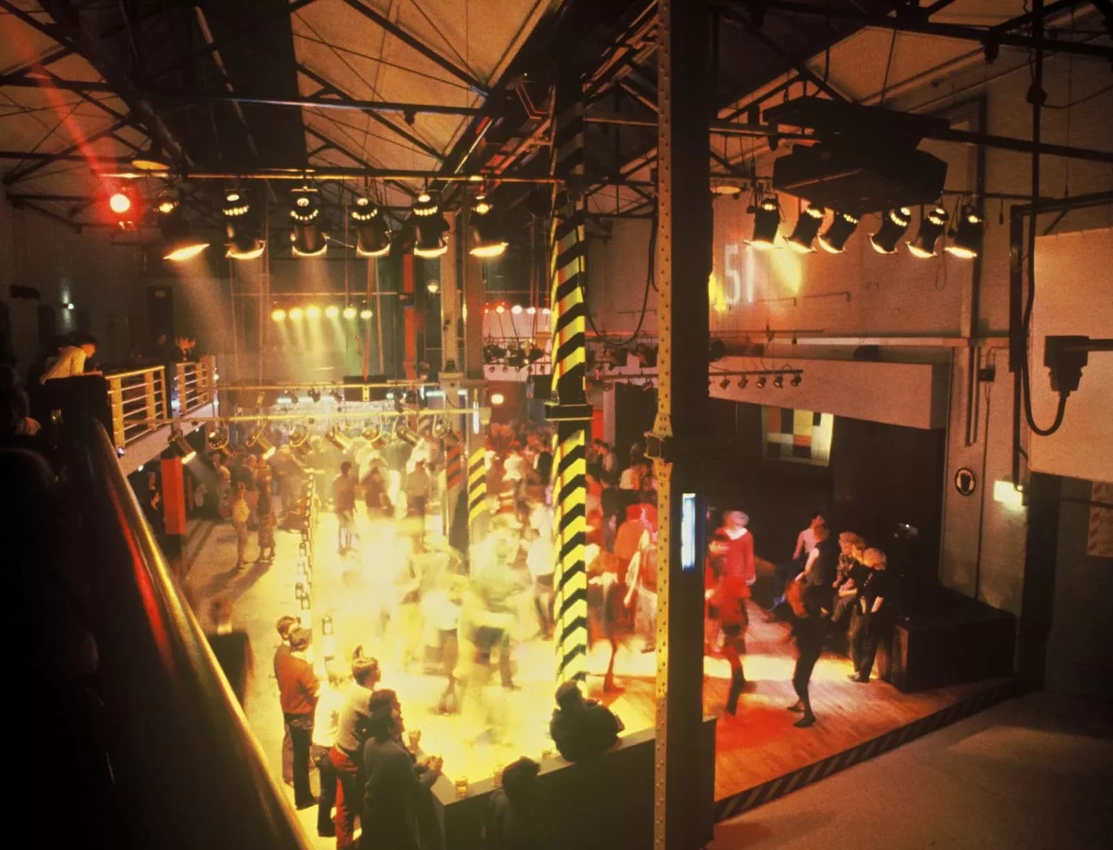 La historia viva del clubbing: 51 mezclas legendarias de The Haçienda salen a la luz