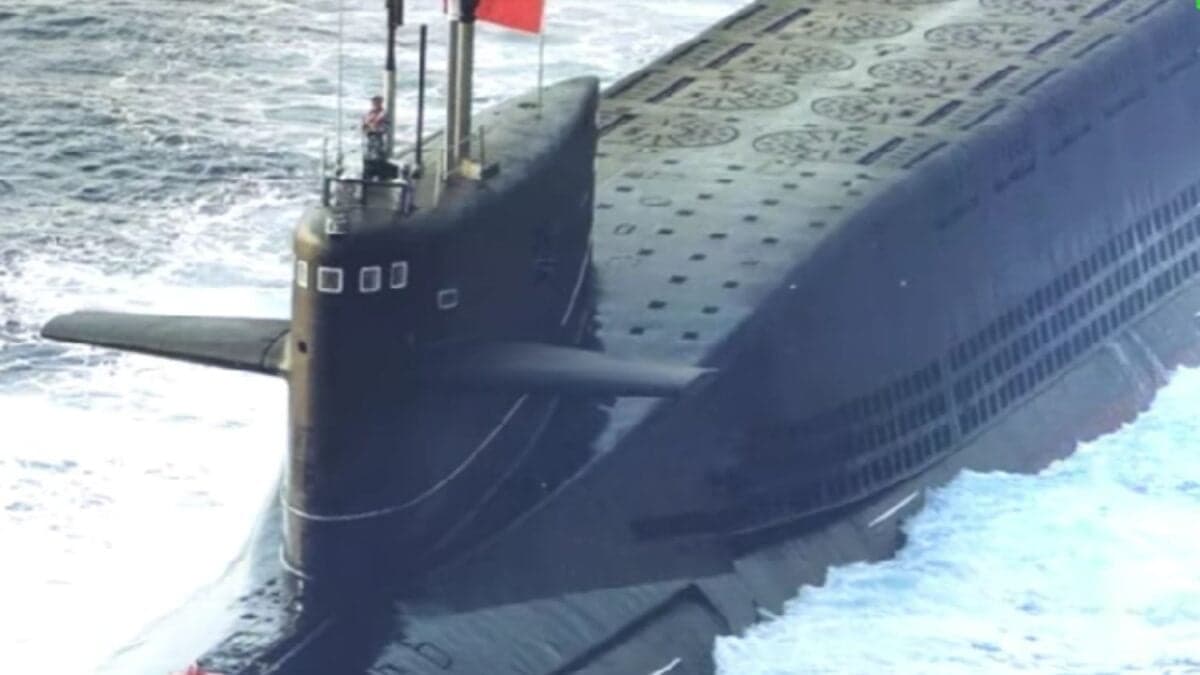 La silueta oscura que reavivó un nuevo misterio naval en Asia