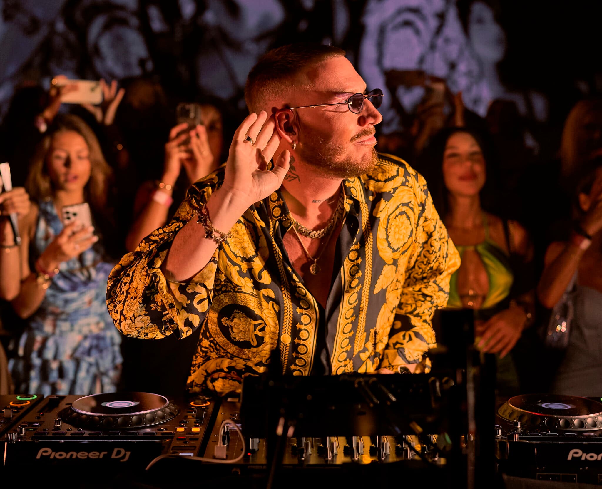 HUGEL Y MISS MONIQUE VUELVEN A REINAR LOS JUEVES EN HÏ IBIZA