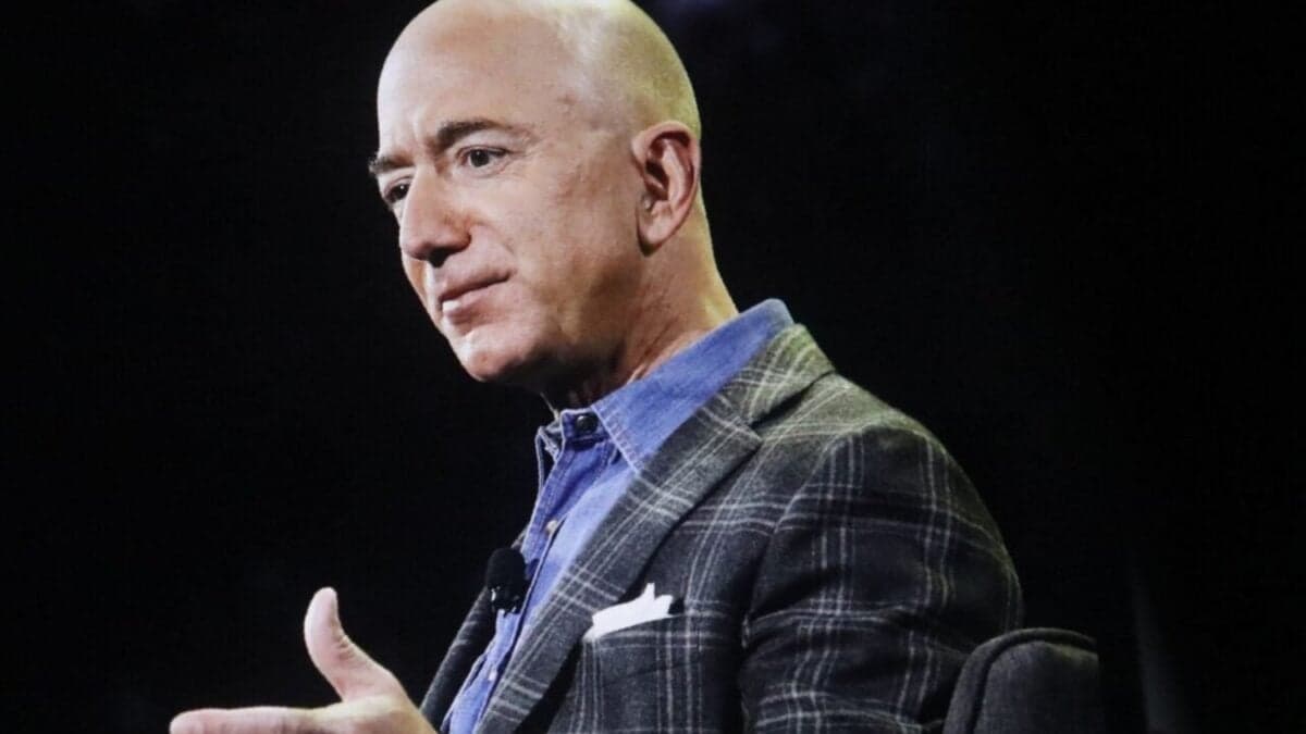 Bezos activa su ofensiva espacial con 32 nuevos satélites y un ambicioso plan de más de 3.000 en órbita baja