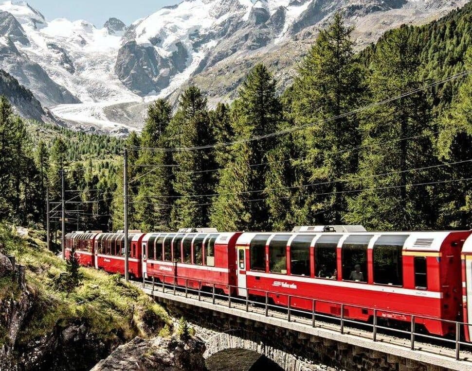 Un tren de fiesta recorrió los Alpes suizos